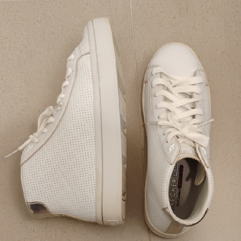 Skechers Women's White and Cream High-Top Lace-Up Memory Foam Sneakers Size 7